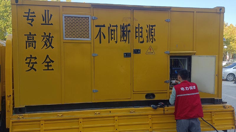 桃江柴油发电机组和UPS电源配合使用时，如何避免切换过程中的电力中断？